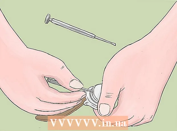 Cara melepas penutup belakang jam tangan tanpa menggunakan alat yang diperlukan