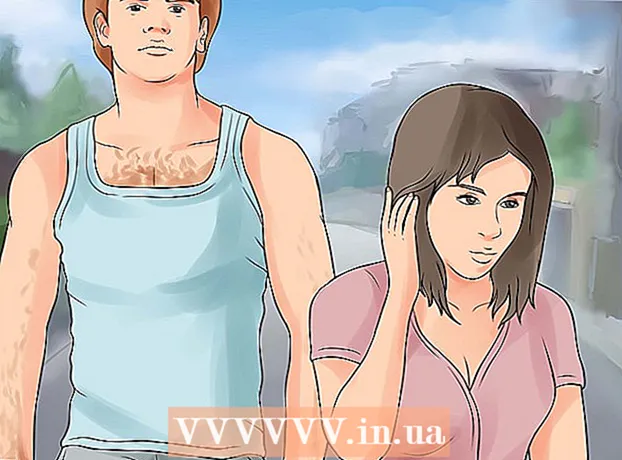 Come convincere un uomo molto peloso a radersi il petto
