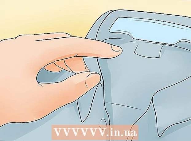 Как да премахнете досадното петно ​​около яката