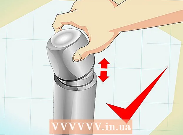 Hoe een muffe geur uit een thermoskan te verwijderen