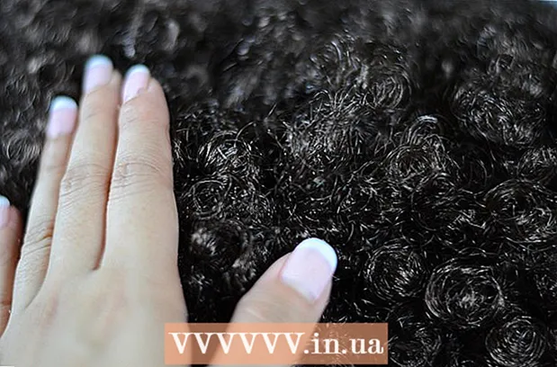 Hogyan kell ápolni a száraz göndör hajat