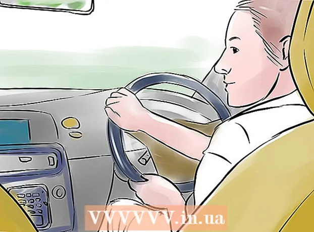 Comment conduire une voiture en conduisant en marche arrière