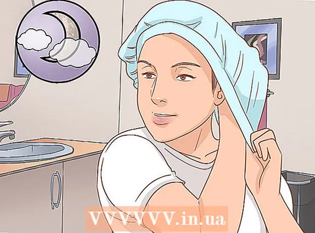 Cum să vă uscați părul în mod natural cu un efect de îndreptare