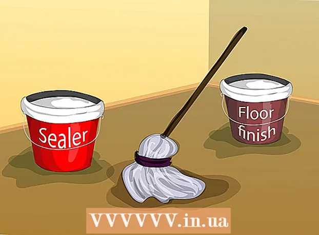 Как да почистите и намажете пода с восък