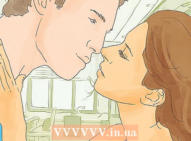 Wie du einen Mann dazu bringst, dich bei deinem ersten Date zu küssen