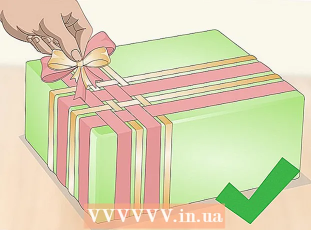 How to tie a ribbon on a box